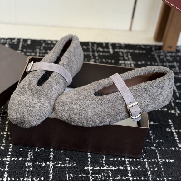 Alaïa Lambskin Mary Jane Shoes Light Gray - Picture 2 of 9